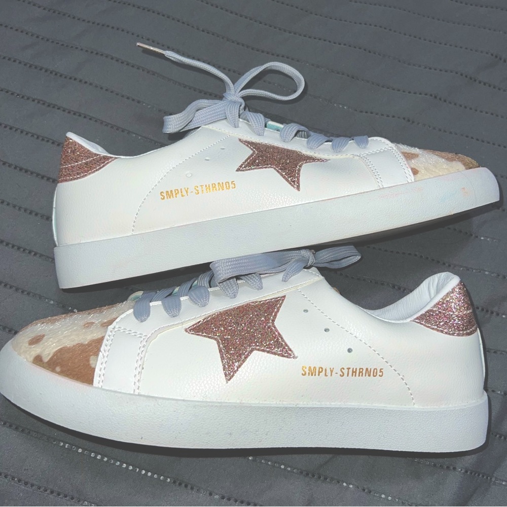 Simply Southern Star Cow Sneakers- Size 8
